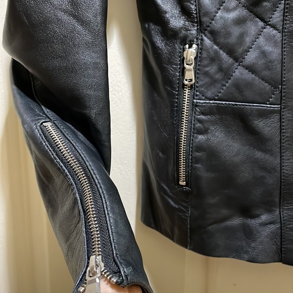 Danier black leather jacket (sz 4) - Picture 5 of 14